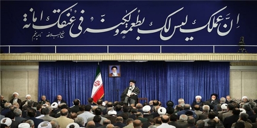مسئولان باید با دشمن خارجی و عوامل داخلی او فاصله‌گذاری جدی کنند/نباید با تقسیم کردن مردم کار بزرگ ملت در انتخابات را خراب کرد/آمریکا خود تروریست و تروریست‌پرور است
